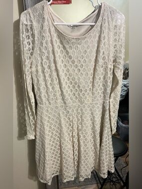 Charming Charlie Cream Lace Long Sleeve